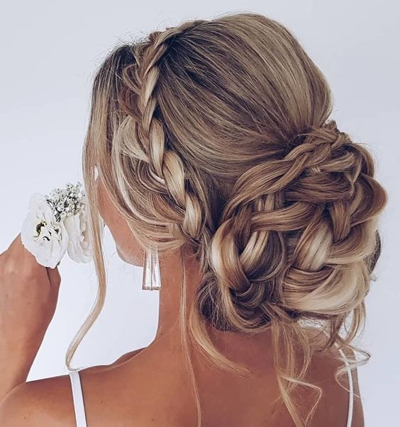 137 Wedding Hairstyles: 2024 Guide [Expert Tips & FAQs] | Mother of the  bride hair, Bridal hair updo, Long hair styles