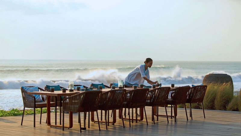 Top 9 Beachside Restaurants For Female Surfers