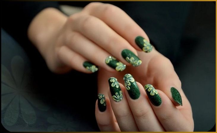 Emerald-Toned 3D Nails