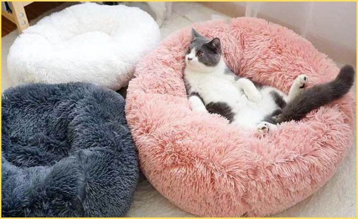 Luxurious Plush Cat Bed