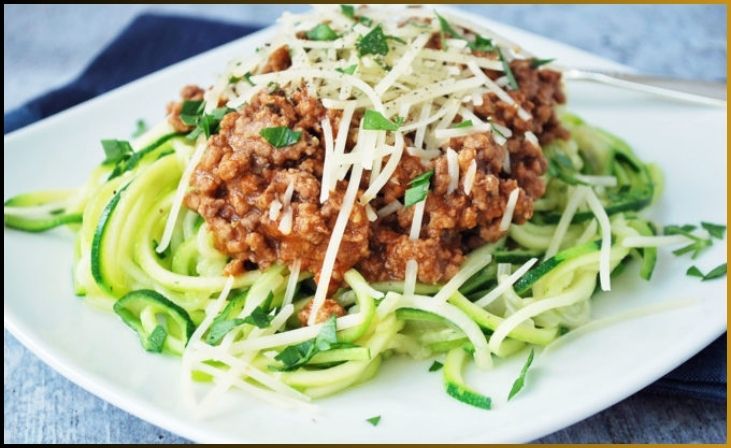 Zucchini Noodles with Tomato Sauce and Lean Ground Beef
